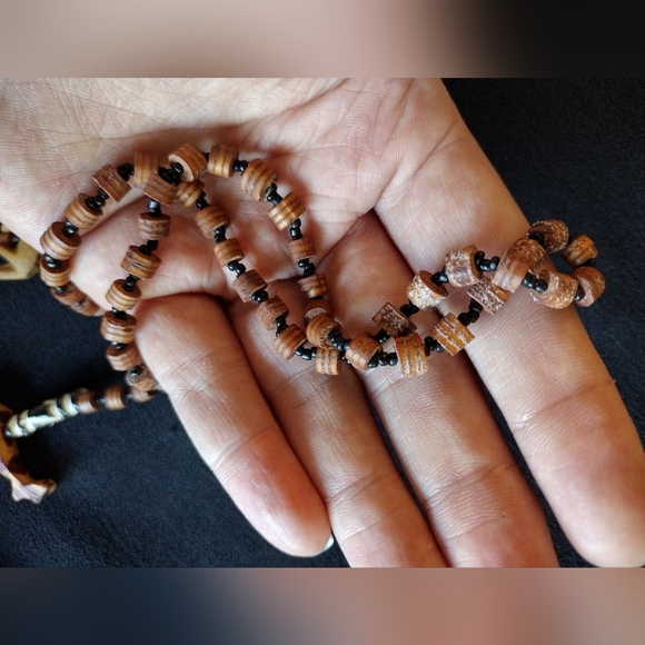 Handcrafted Wooden And Beaded African Animal Necklace - Picture 4 of 8